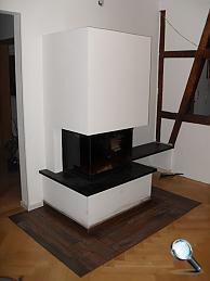 Vor einer bestehenden Kaminanlage, neu Fliesen in Holzoptik - Fam. Schfferh. aus Esslingen